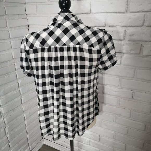 Torrid Ladies Size 00 (Approx. size 10 US) Black & White Checkered Blouse - Picture 2 of 10